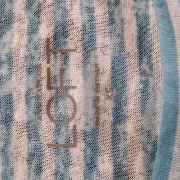 EUC Ann Taylor Loft Blue and White T-Shirt - Picture 5 of 10